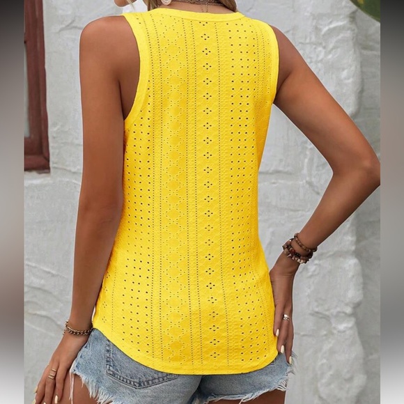New Yellow Sleeveless Eyelet Top - Picture 2 of 4